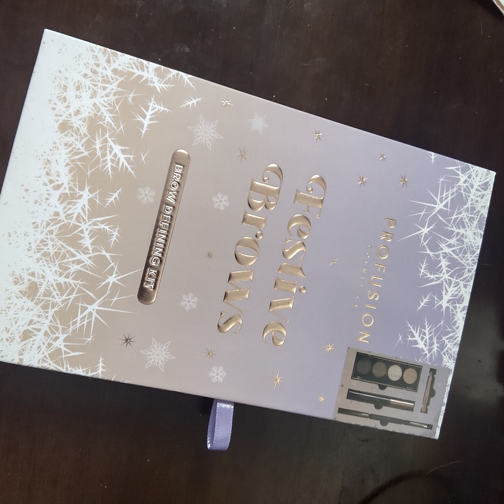 Profusion Festive Brows brow defining kit NEW